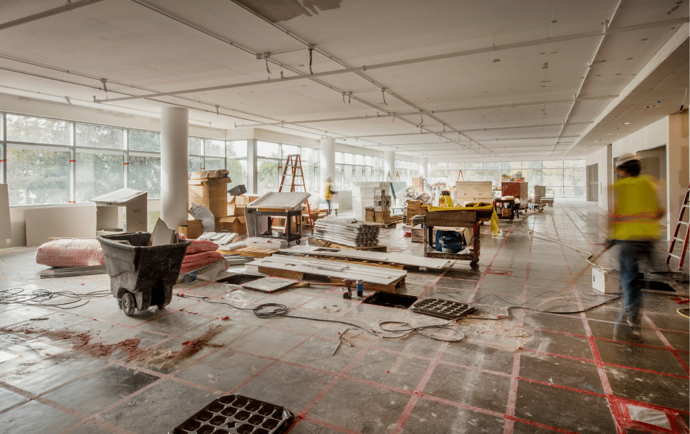 改修中のオフィスの画像